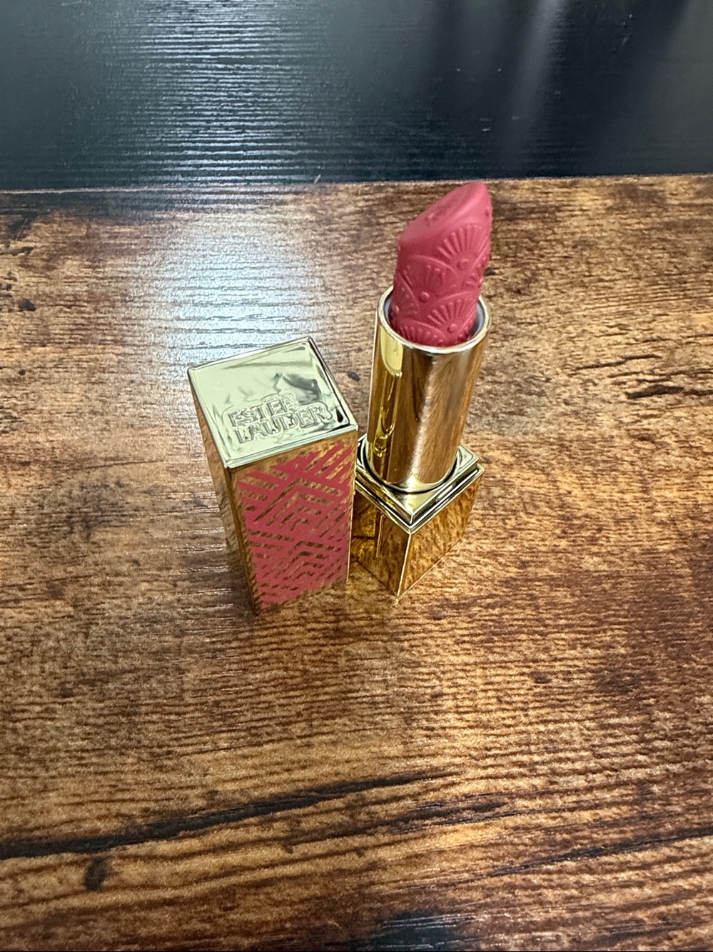 New without box - Estée Lauder limited edition in Revealing Rose